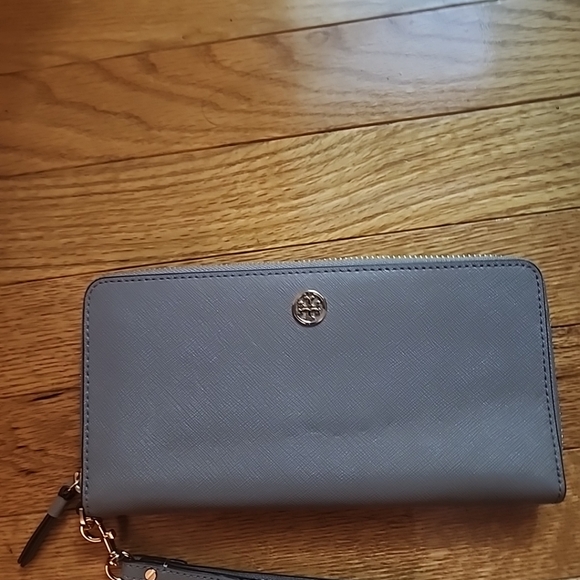 Tory Burch Robinson Continental Wristlet Wallet